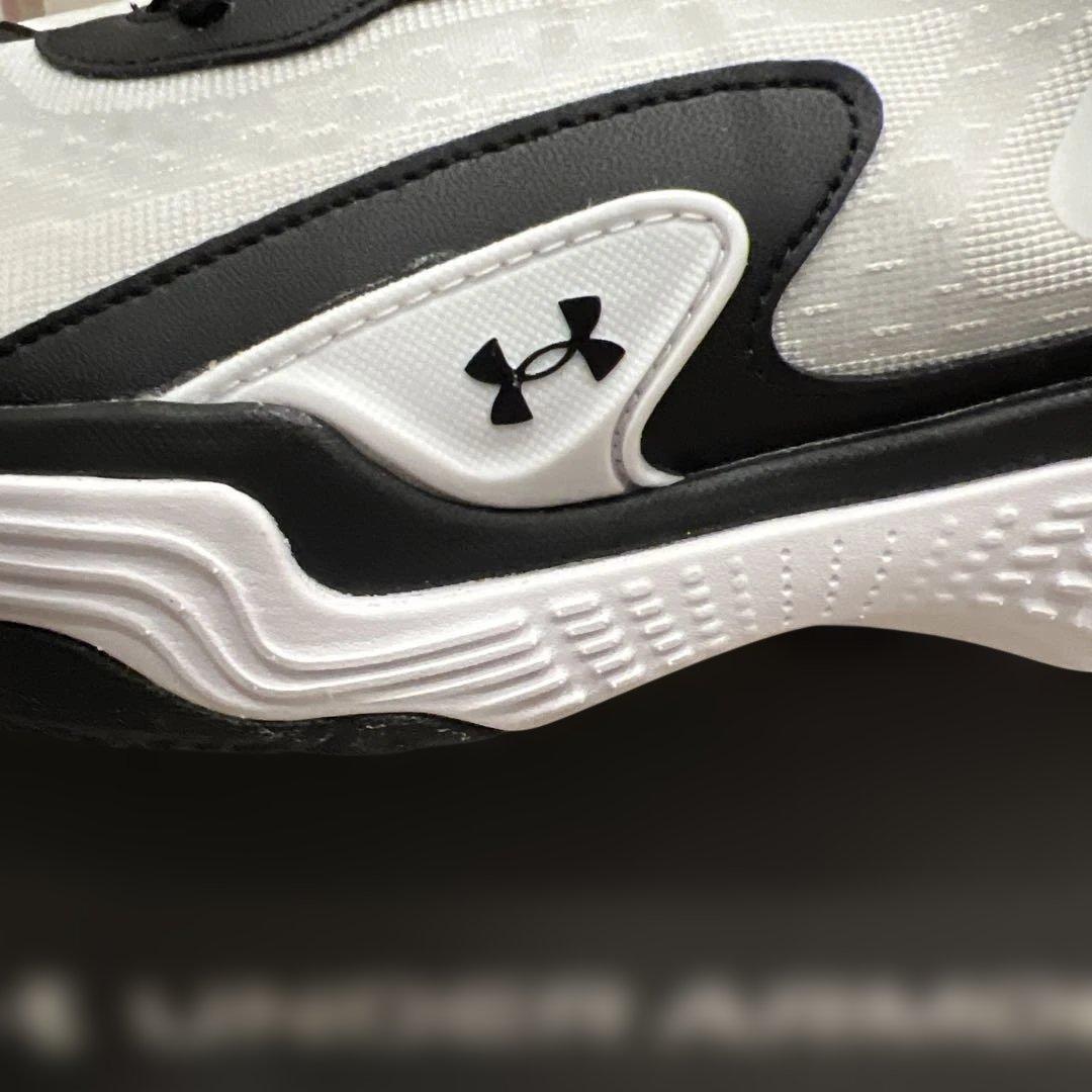UNDER ARMOUR バスケットボールシューズ