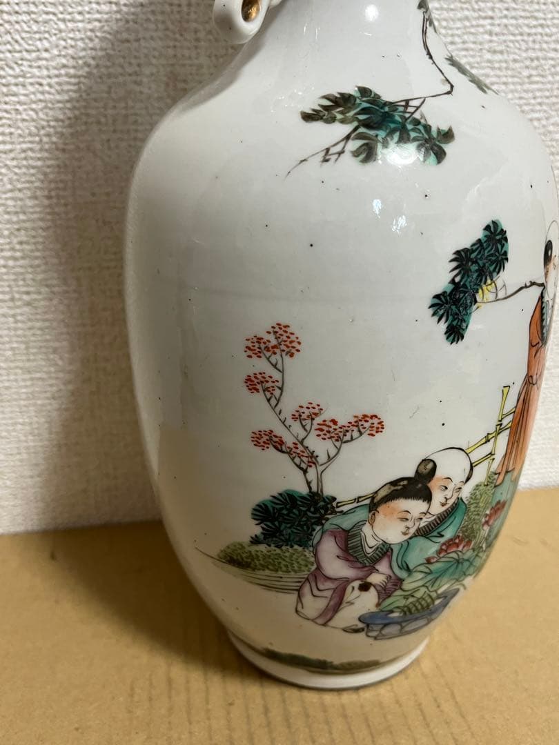 中国美術　清時代　色絵人物図耳付瓶時代物　約高さ28cm