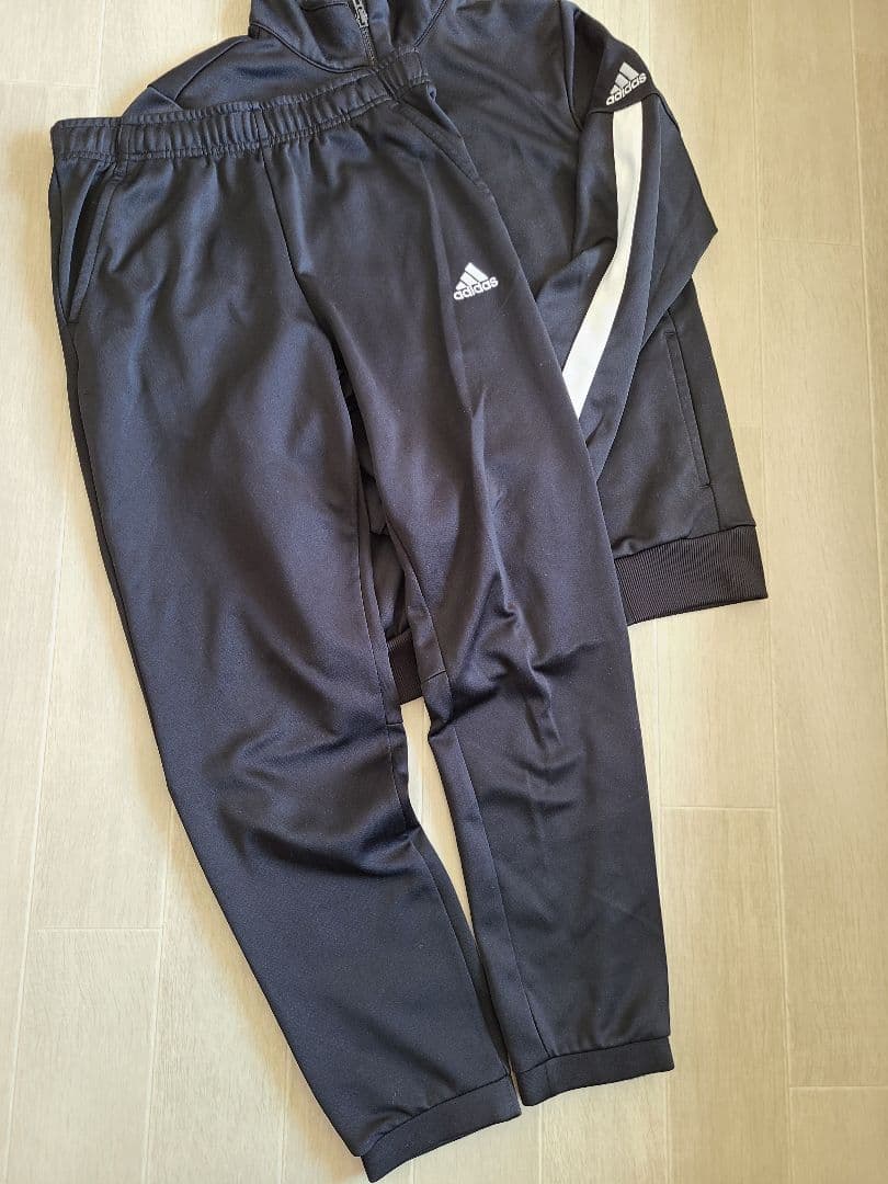 adidasジャージ上下　トップスSボトムスＭ黒セットアップメンズ
