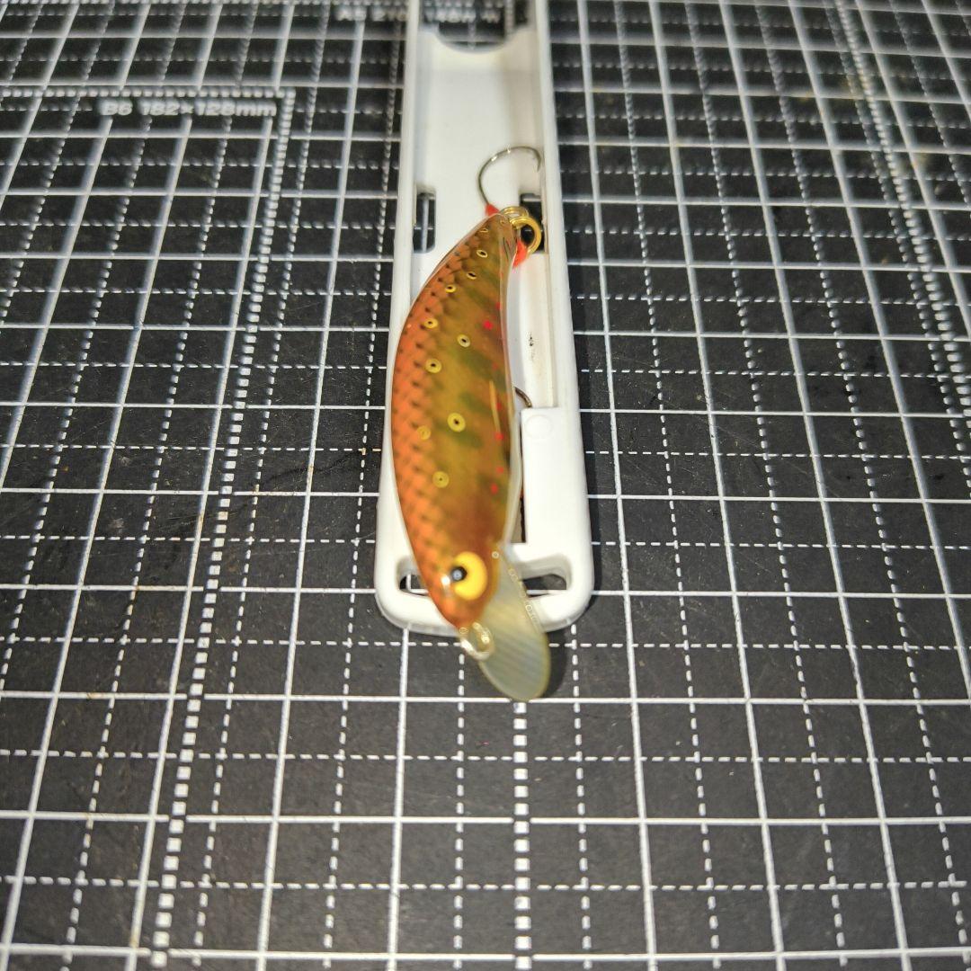 ハンドメイド　ミノー　約２グラム