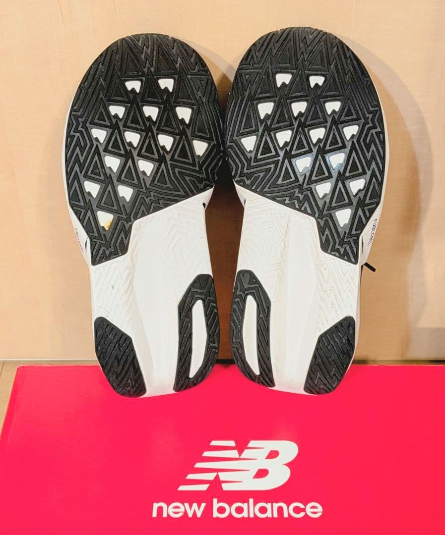 美品♥FuelCell Rebel v5　ランニングシューズ　トレラン 24.5