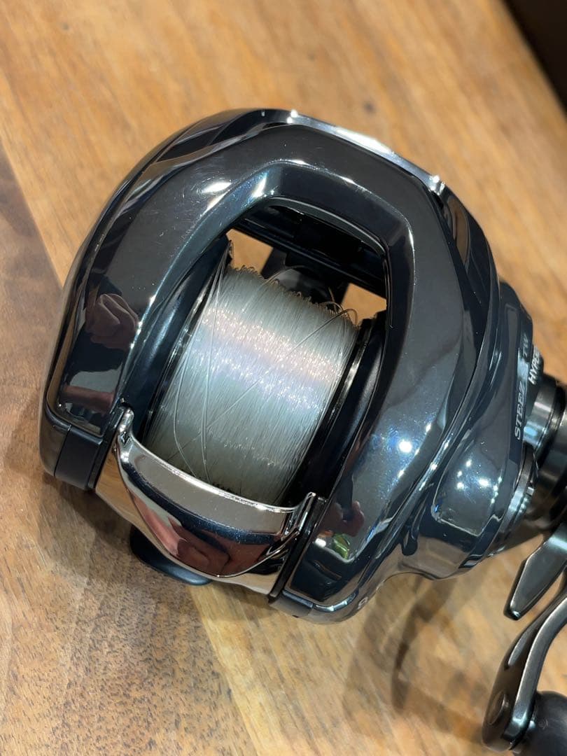 美品 ダイワ 24スティーズSV TW XH 右ハンドル ライン付