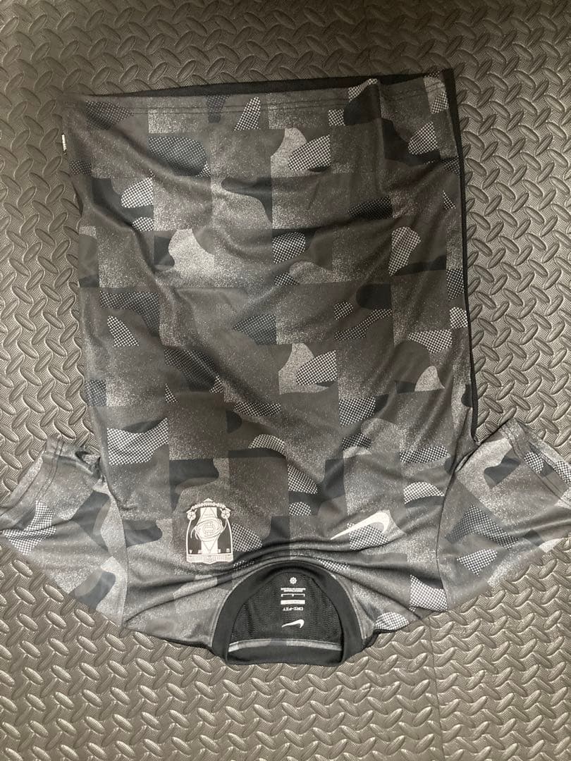 浦和レッズ　Tシャツ　Nike Dri-FIT カモフラージュ サッカーシャツ