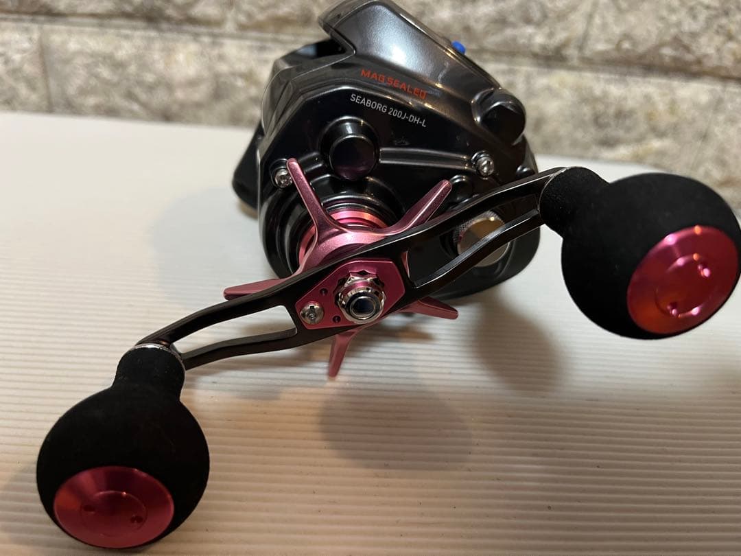 SEABORG 200J-4NL 電動リール グレー/ピンク