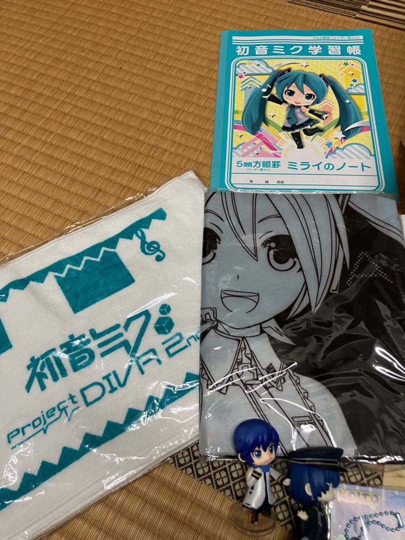 VOCALOID グッズ　まとめ売り　フィギュア　CD ファイル　タオル　ポーチ