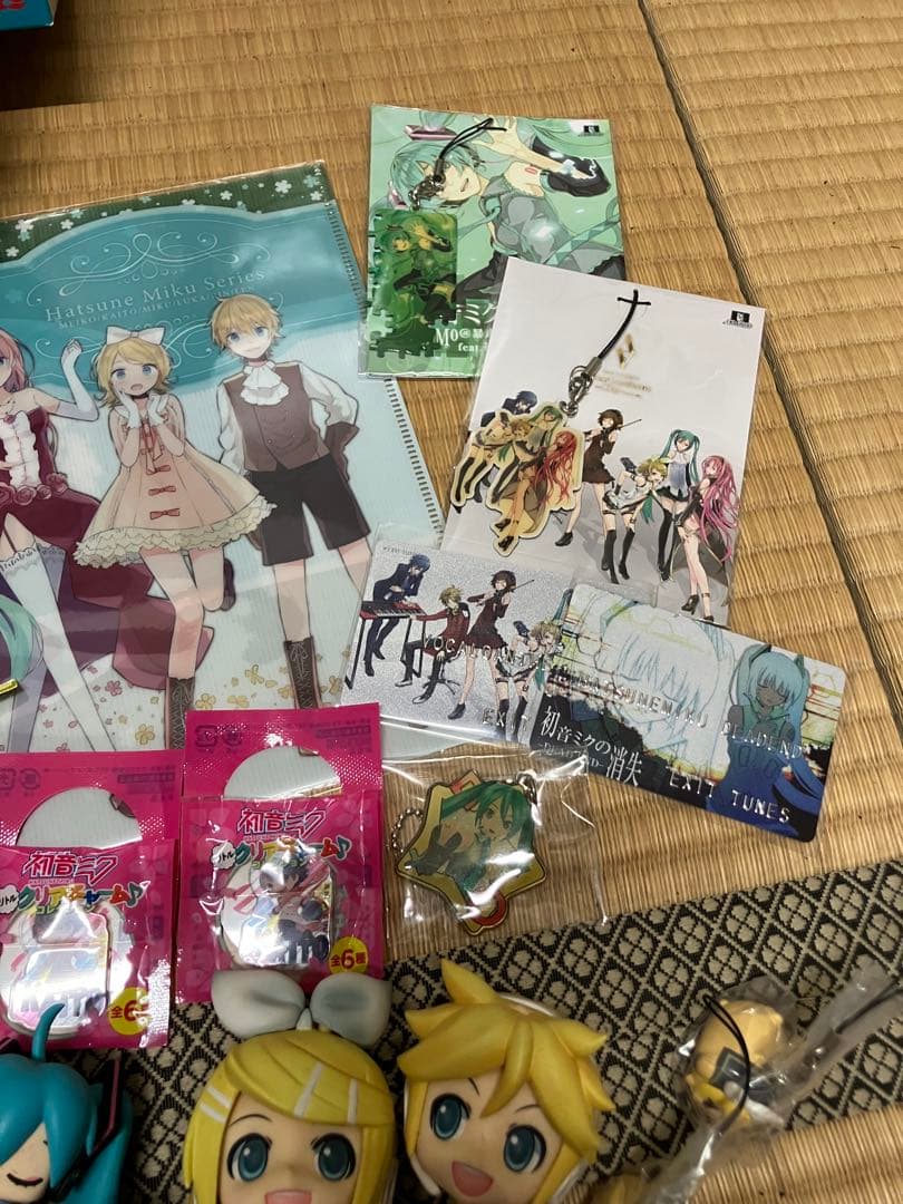 VOCALOID グッズ　まとめ売り　フィギュア　CD ファイル　タオル　ポーチ
