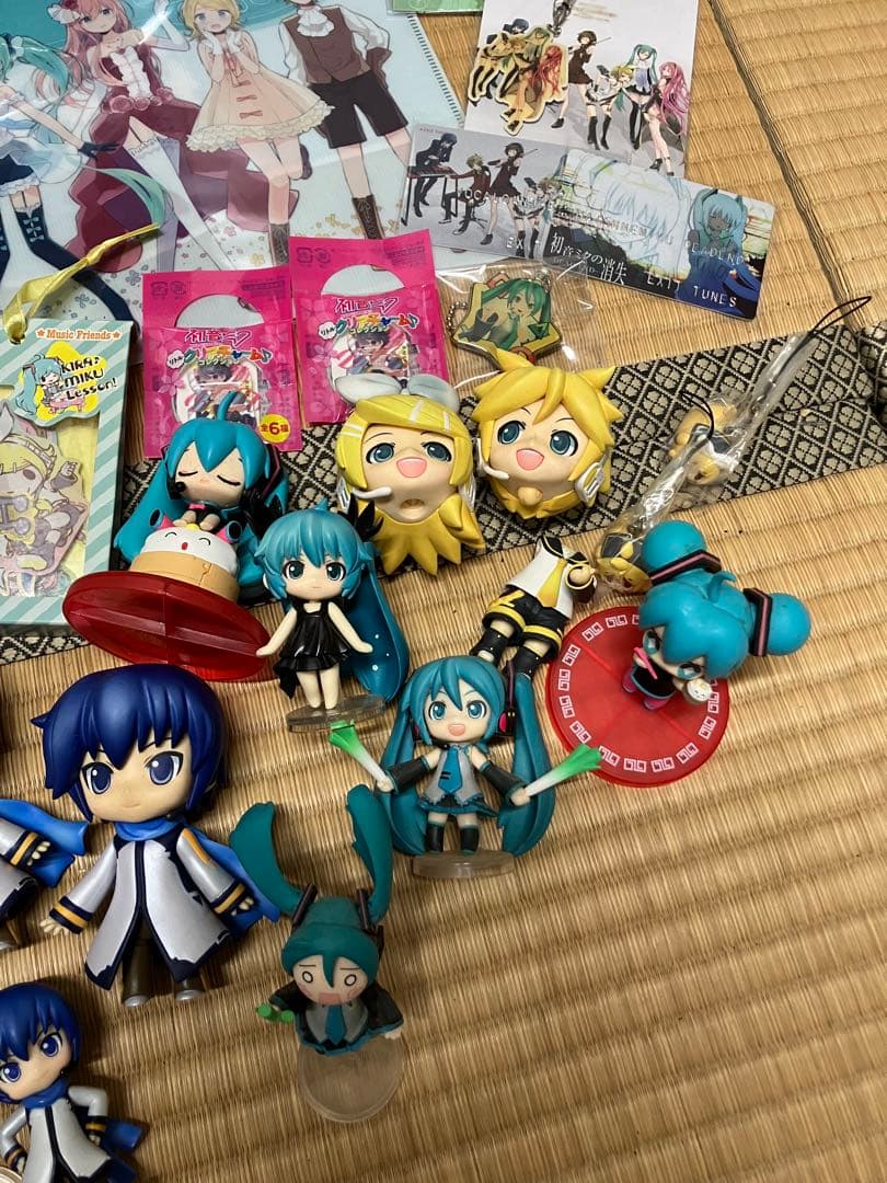 VOCALOID グッズ　まとめ売り　フィギュア　CD ファイル　タオル　ポーチ