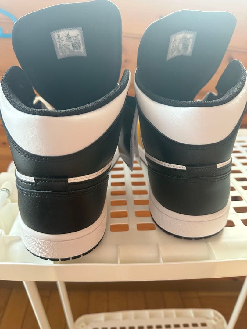 Nike Air Jordan 1 mid ブラック/イエロー