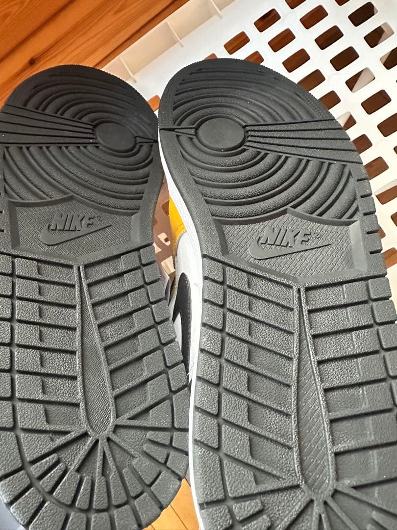 Nike Air Jordan 1 mid ブラック/イエロー