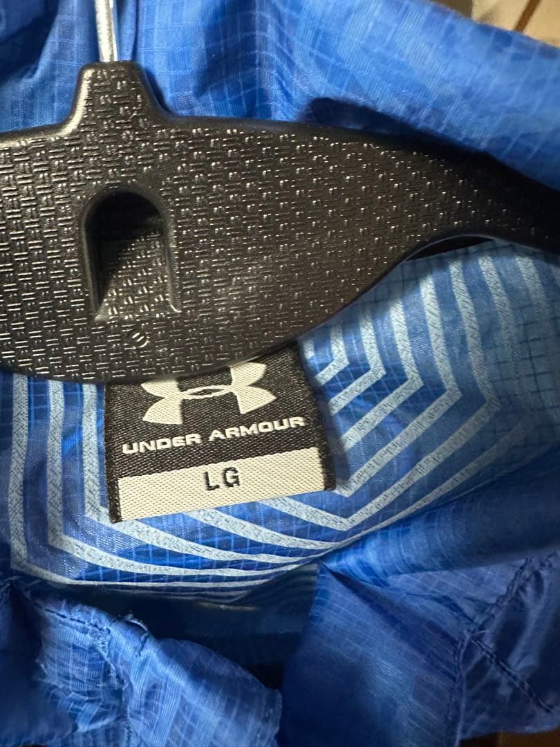 Under Armour ウィンドブレーカー L 青