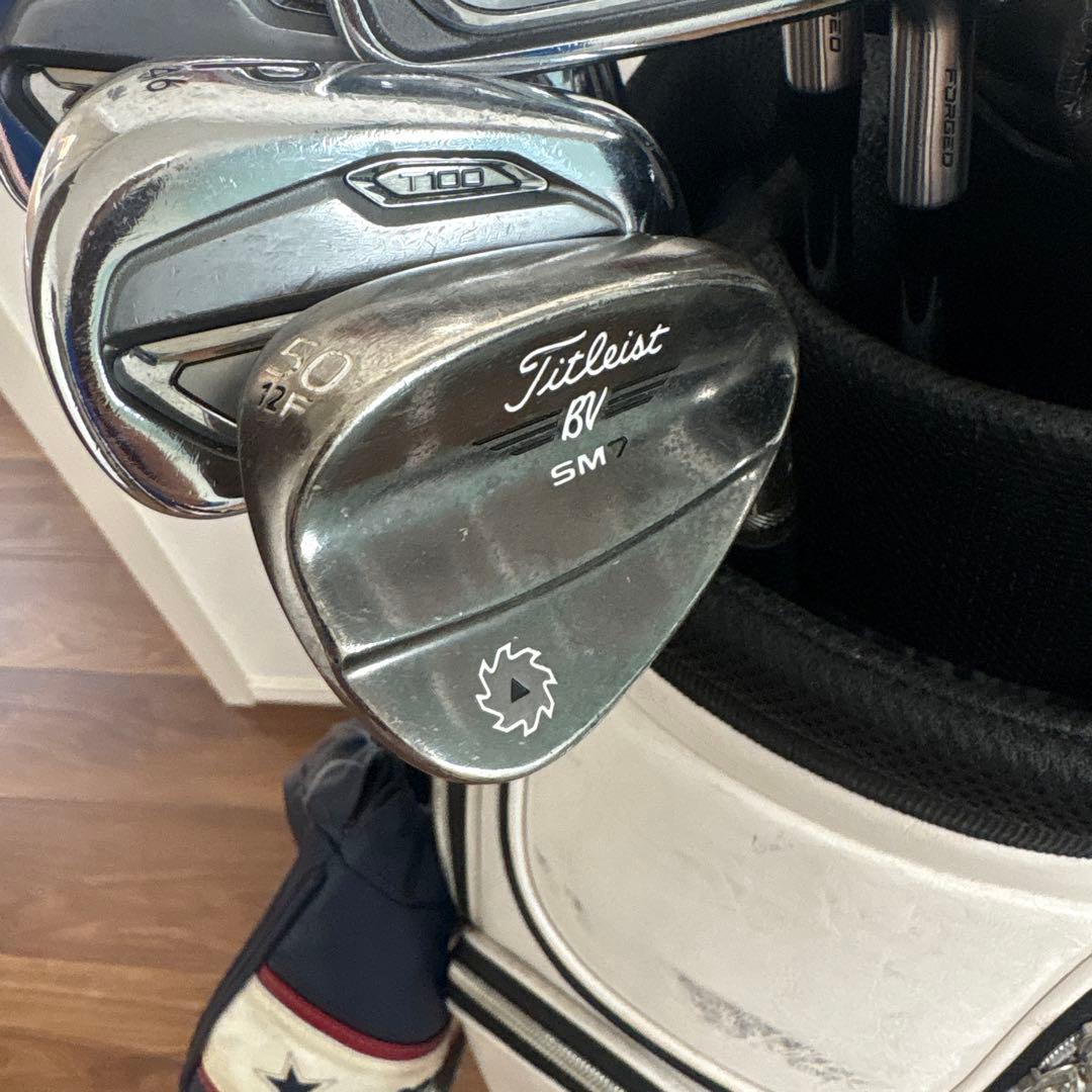 Titleist ホワイトキャディバッグ クラブ付き