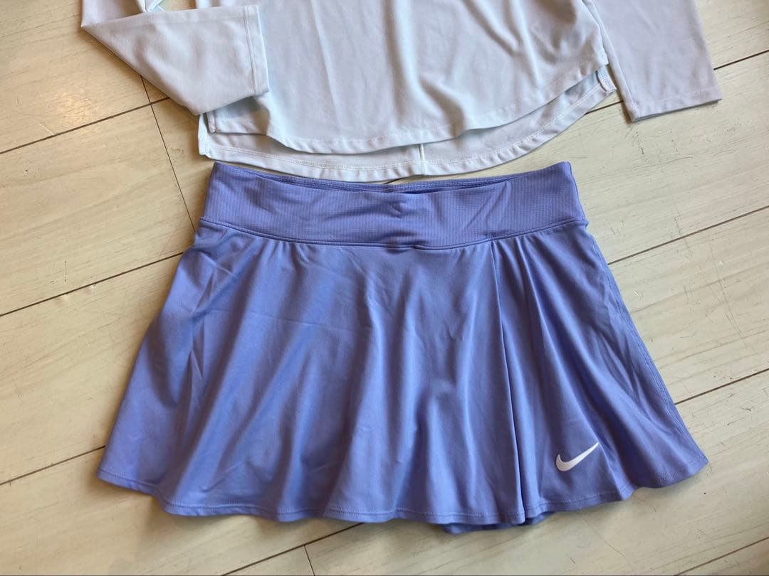 NIKEナイキ＊白トップスとシルエットの綺麗なスコート上下セットアップ