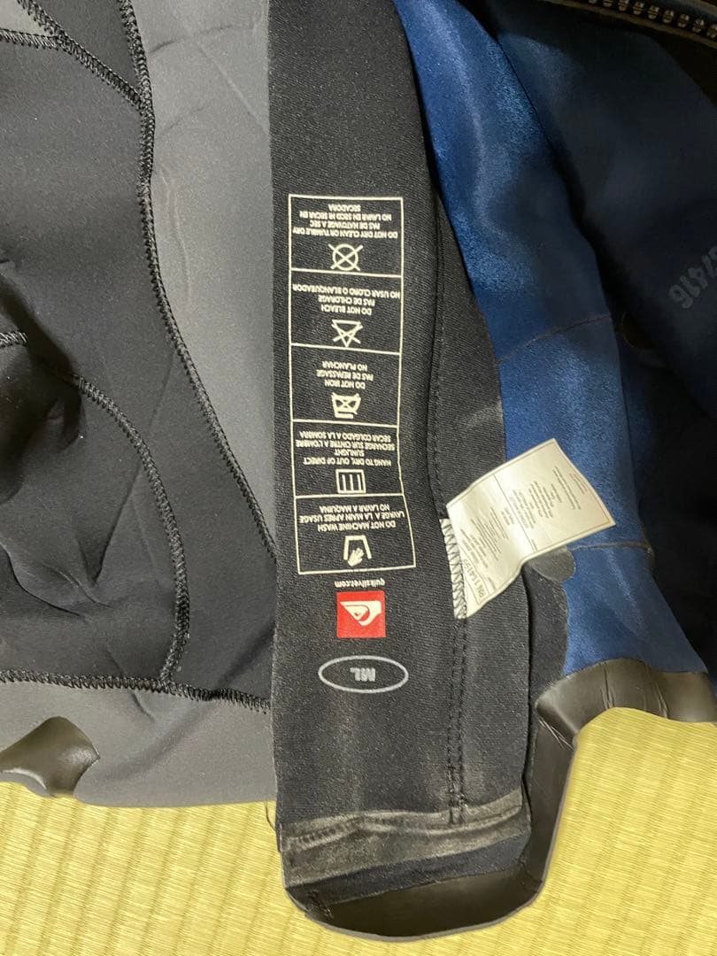 新品クイックシルバーウェットスーツ