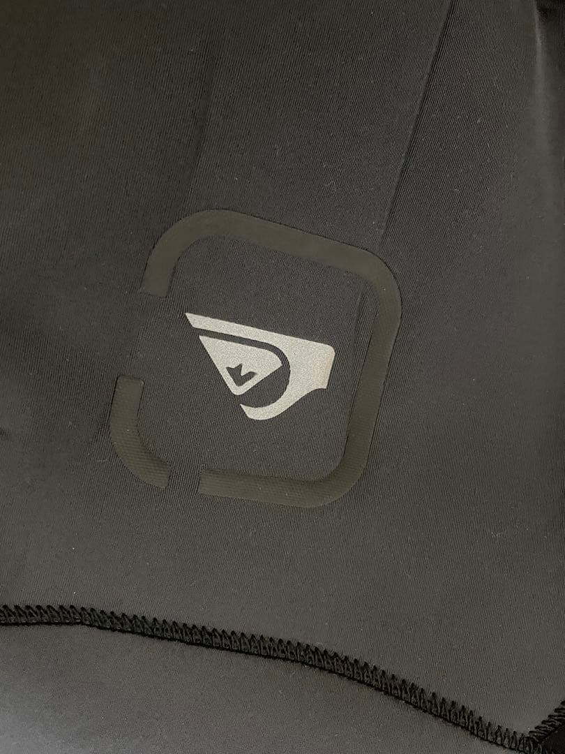 新品クイックシルバーウェットスーツ