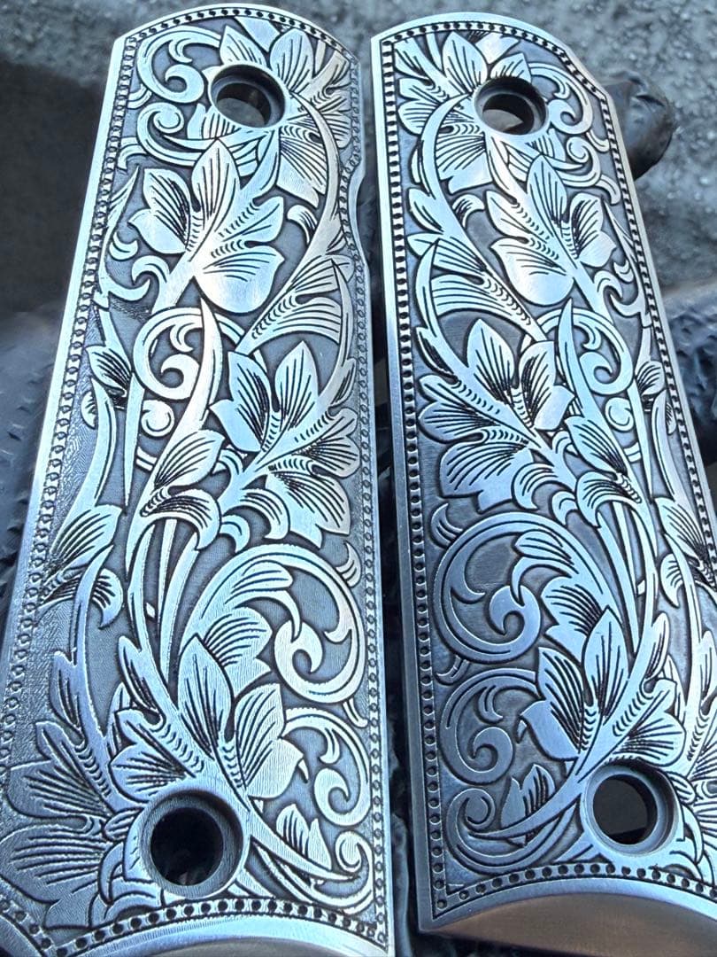 1911 グリップパネル カスタム 彫刻グリップ 左右セット 一点物