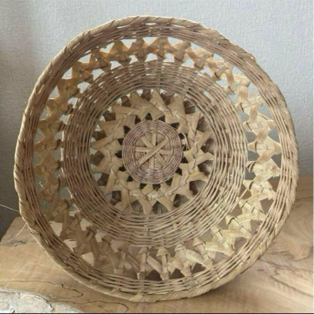 タイ　チェンマイ　脚付のカゴ　かご　竹細工　伝統工芸 バスケット 古物　古道具