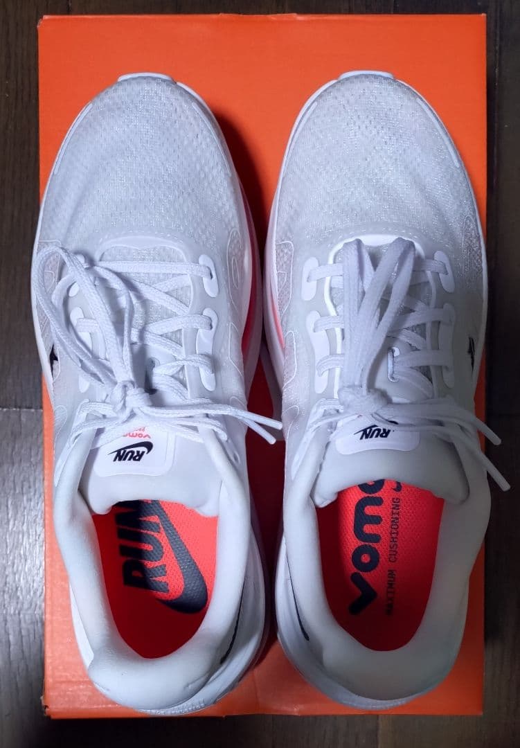週末限定価格 NIKEボメロプレミアムVomeroPremium 27cm