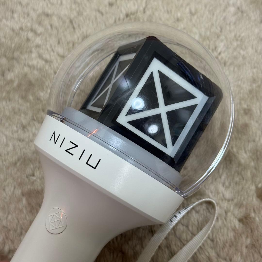 【NiziU】OFFICIAL LIGHT STICK ニジュ　ペンライト
