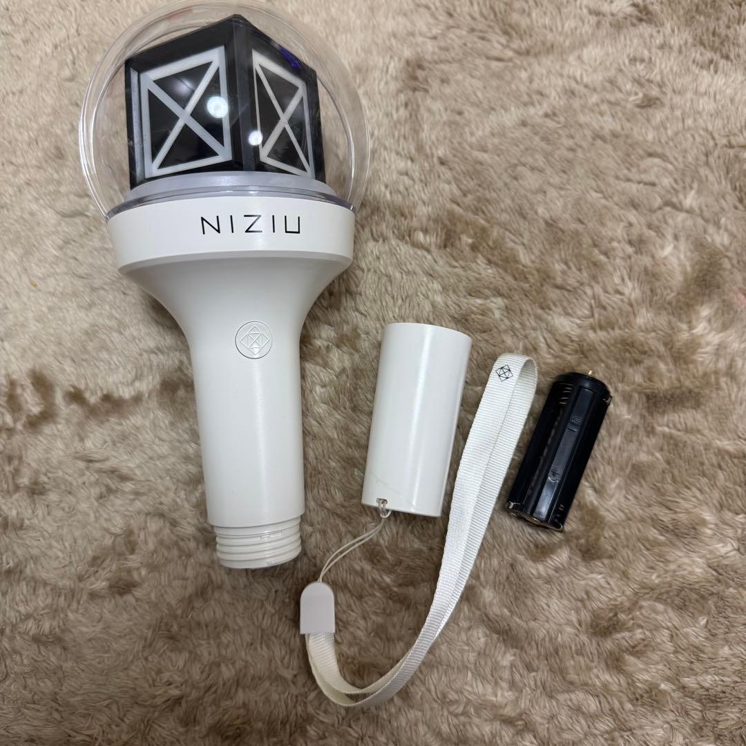 【NiziU】OFFICIAL LIGHT STICK ニジュ　ペンライト