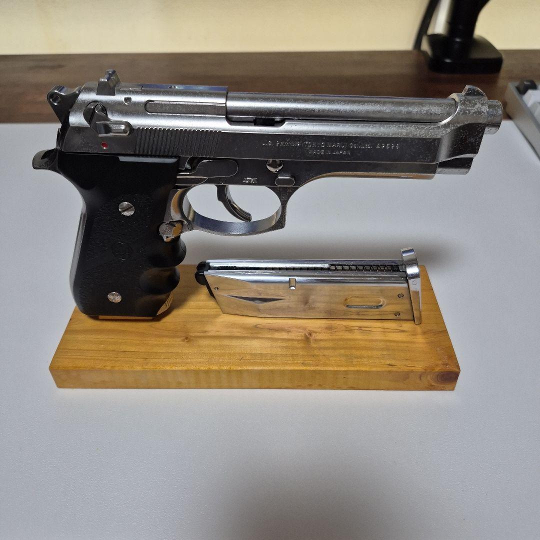 東京マルイ　m92f　ガスブローバック　[スタンド付き]