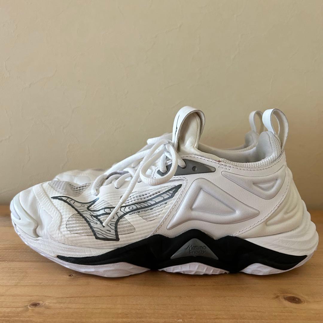 専用◯MIZUNO バレーボールシューズ ウエーブモーメンタム３