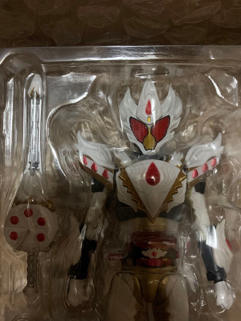 s.h.figuarts 仮面ライダーガヴ　ケーキングフォーム