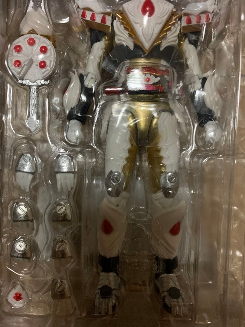 s.h.figuarts 仮面ライダーガヴ　ケーキングフォーム