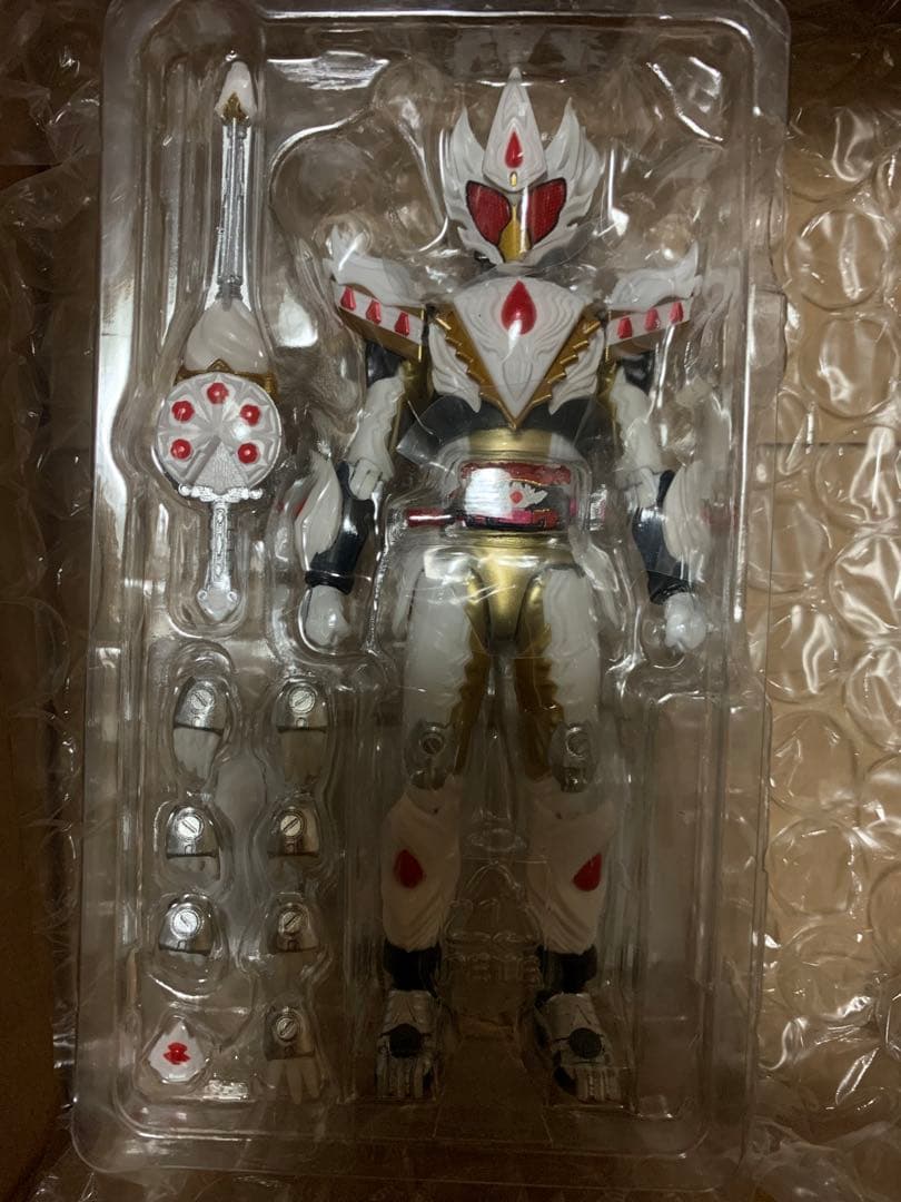 s.h.figuarts 仮面ライダーガヴ　ケーキングフォーム