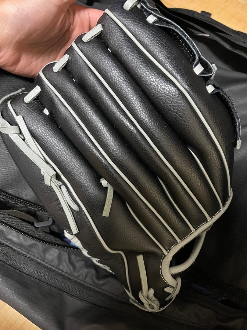 Wilson 野球グローブ ミット 12インチ グレー×ブラック 右投げ