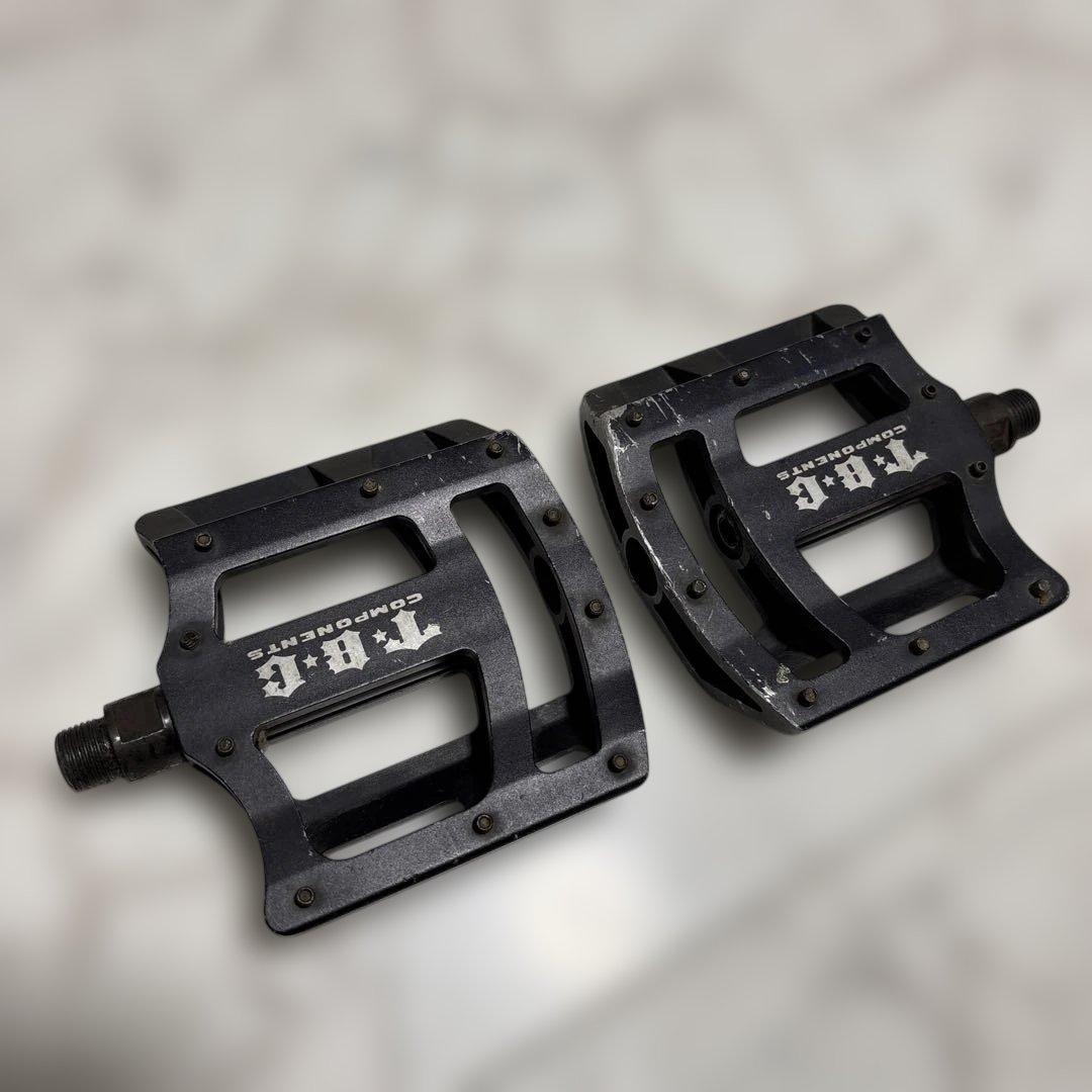 T.B.C. Component フラットペダル ブラック　アルミ削り出し