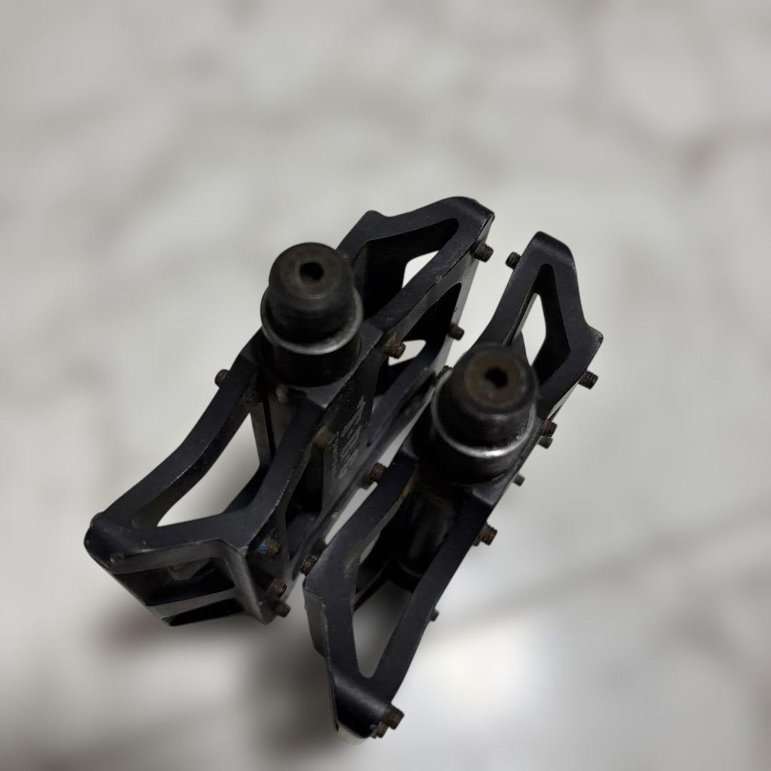 T.B.C. Component フラットペダル ブラック　アルミ削り出し
