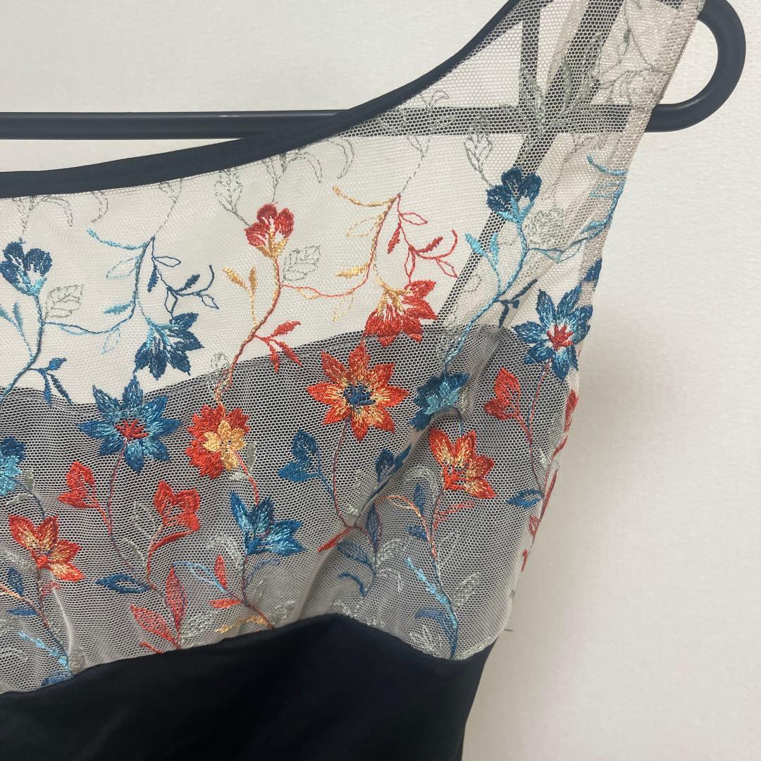 黒と花柄刺繍のレオタードチャコットMサイズ