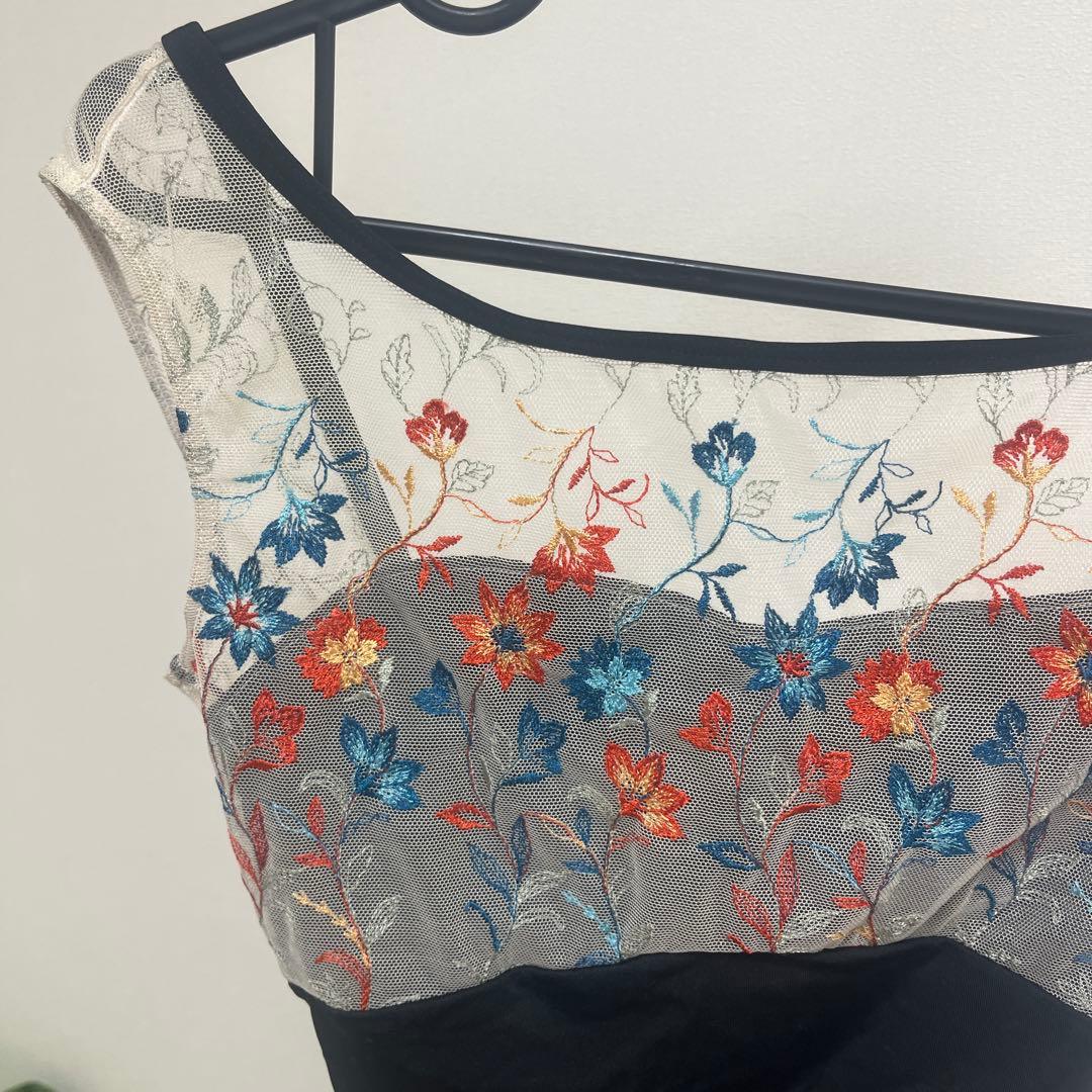 黒と花柄刺繍のレオタードチャコットMサイズ