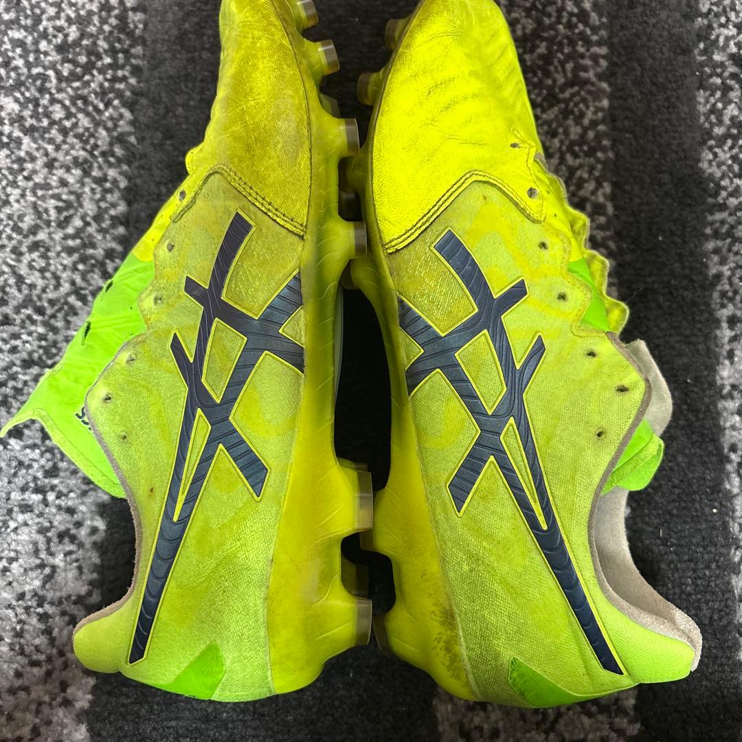ASICS 蛍光イエロー サッカーシューズ スパイク