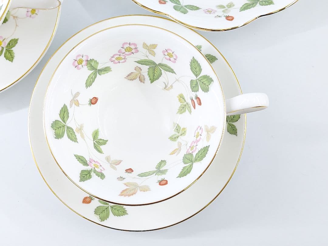 Wedgewood ワイルドストロベリー カップ&ソーサー&プレート 8点