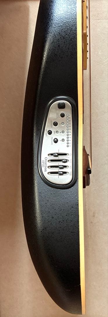 Ovation Celebrity CSE48（CE48後継モデル）ワインレッド