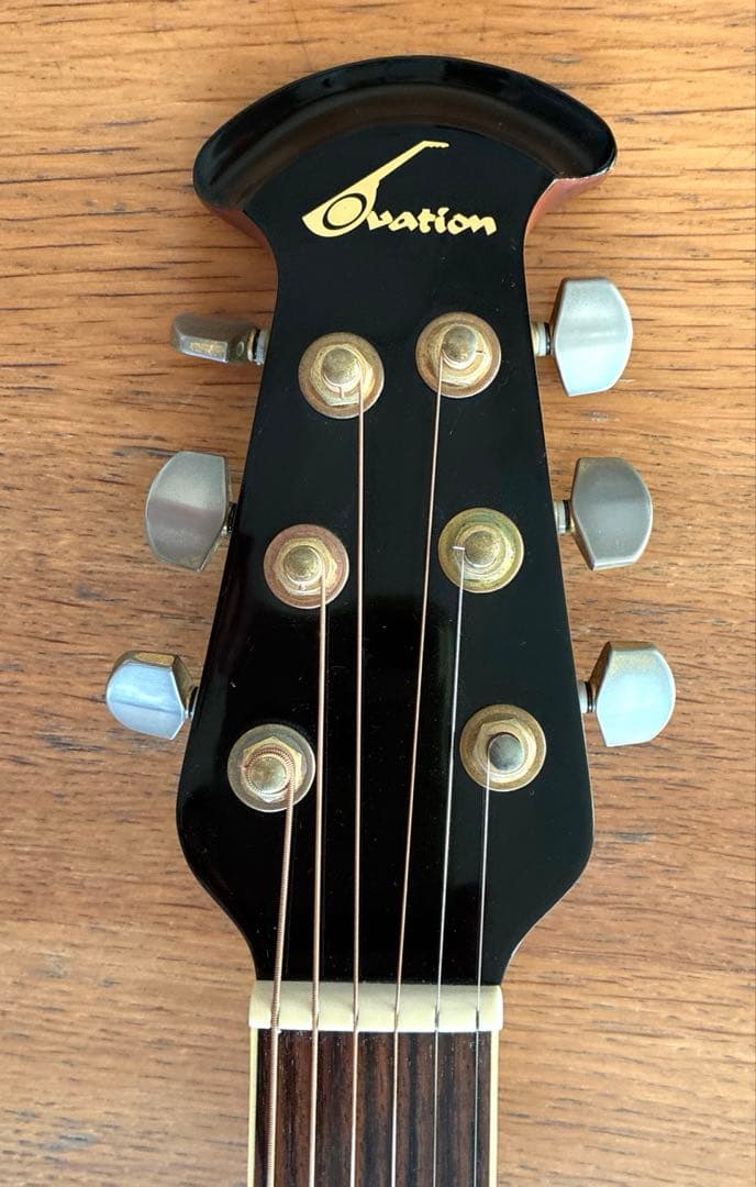 Ovation Celebrity CSE48（CE48後継モデル）ワインレッド