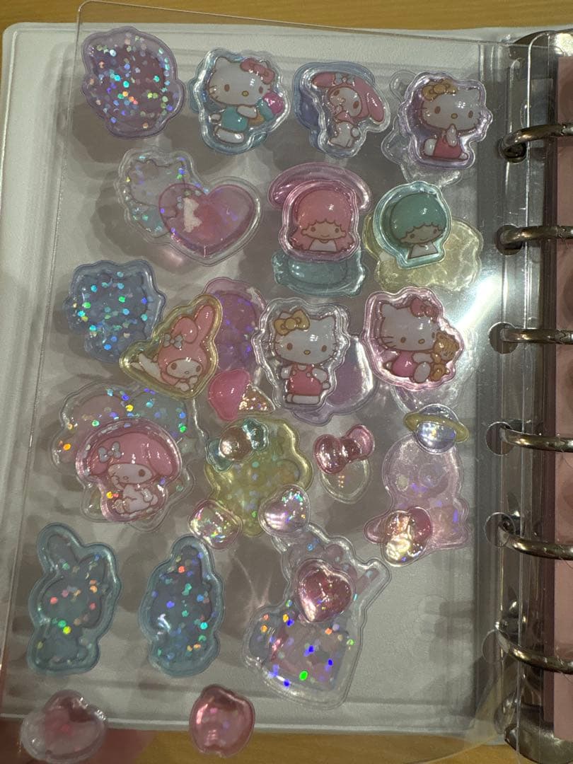 シール帳完成品　キャラクター多数　※サンリオ第一弾ボンボンドロップシールあり