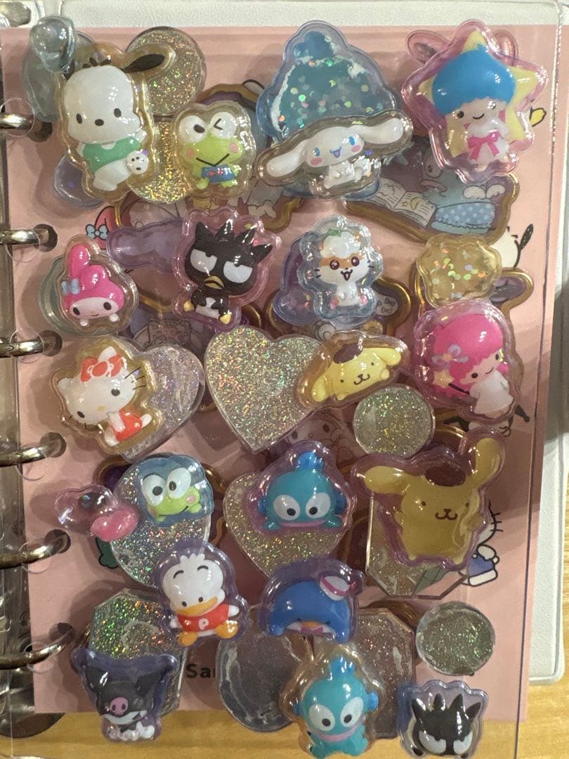 シール帳完成品　キャラクター多数　※サンリオ第一弾ボンボンドロップシールあり