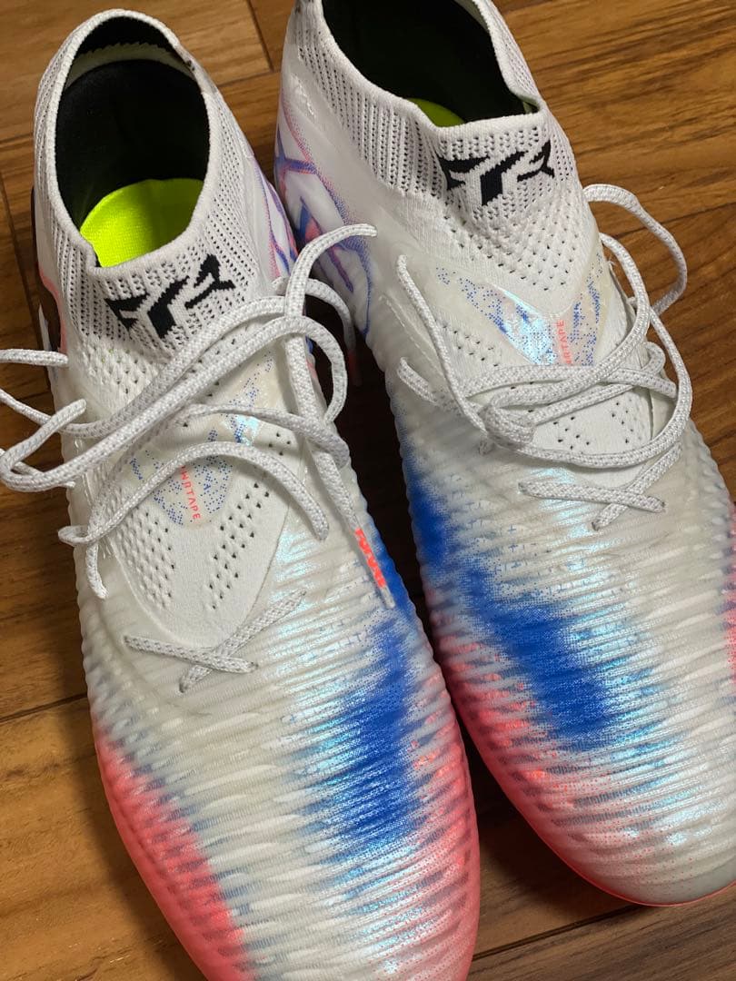 フューチャー 8 アルティメット FG　プーマホワイトPUMAサッカースパイク1
