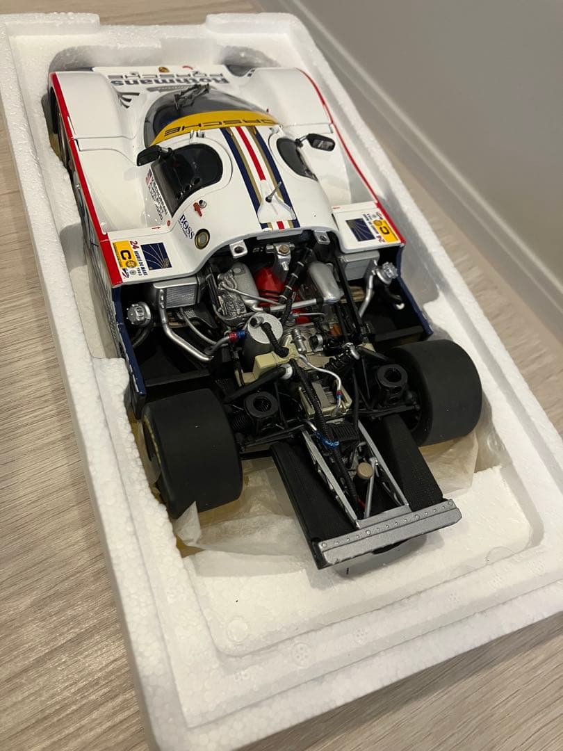 Rothmans Porsche ロスマンズ　ポルシェ 956L 1/18