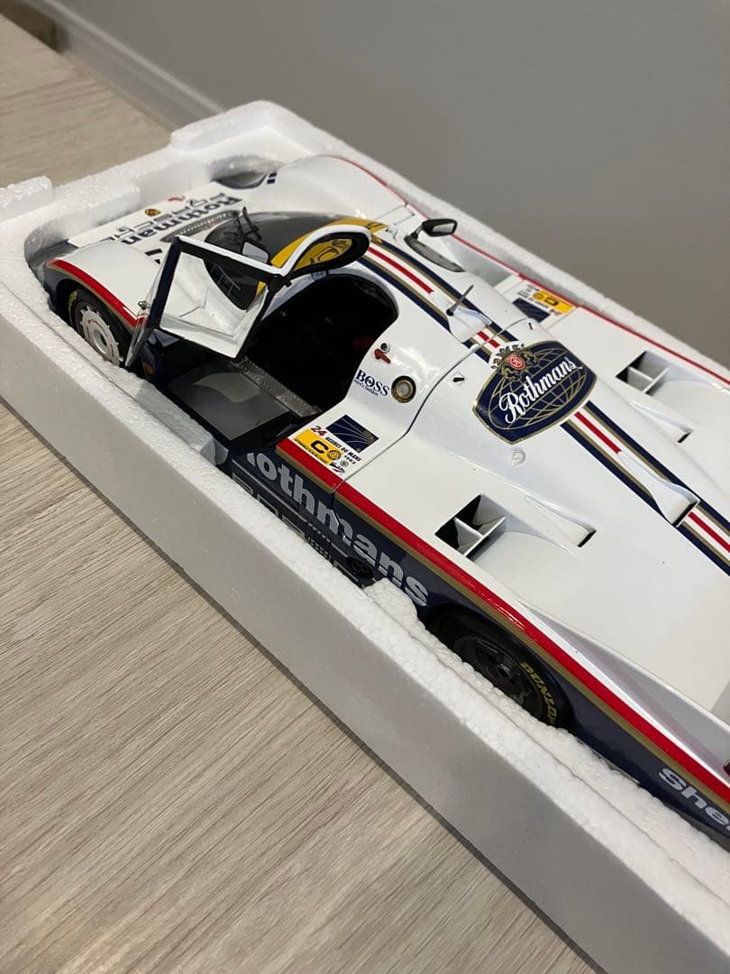 Rothmans Porsche ロスマンズ　ポルシェ 956L 1/18