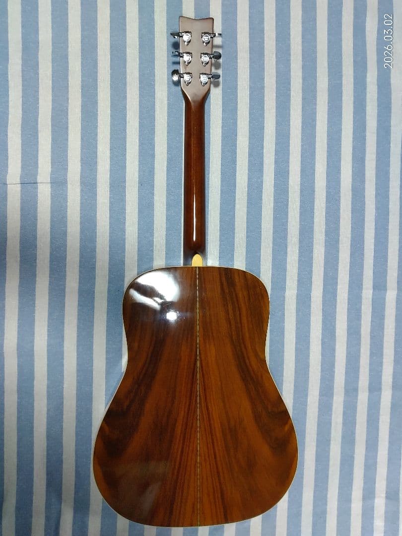 YAMAHAのジャパンヴィンテージ・ドレッドノートFG-251年代の割にはキレイ