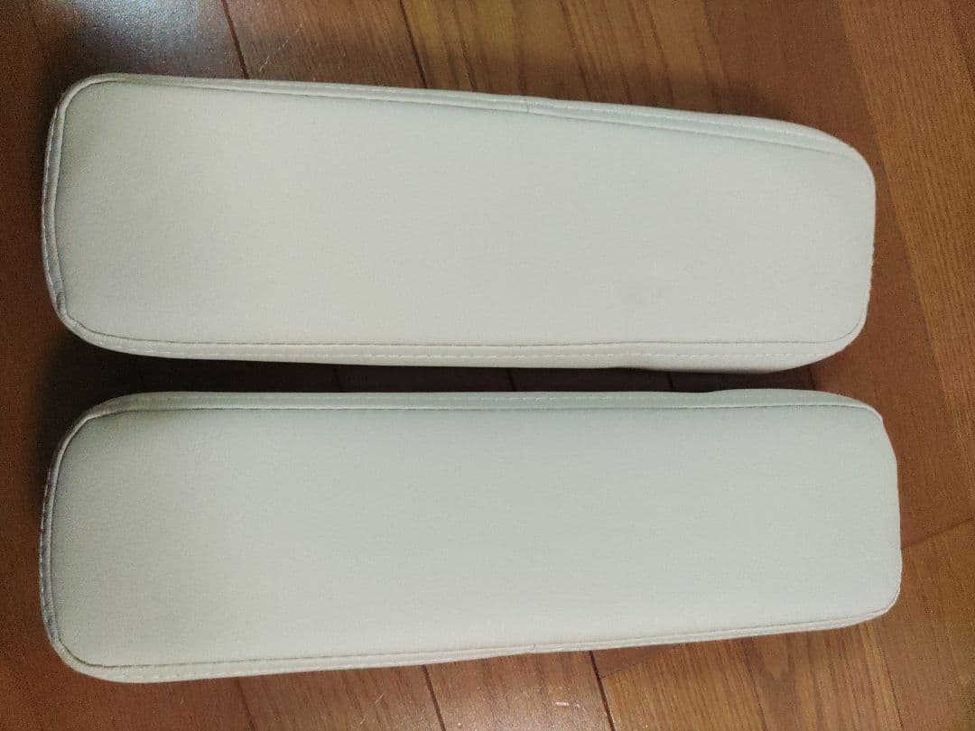 折りたたみ式マッサージベッド クリーム色