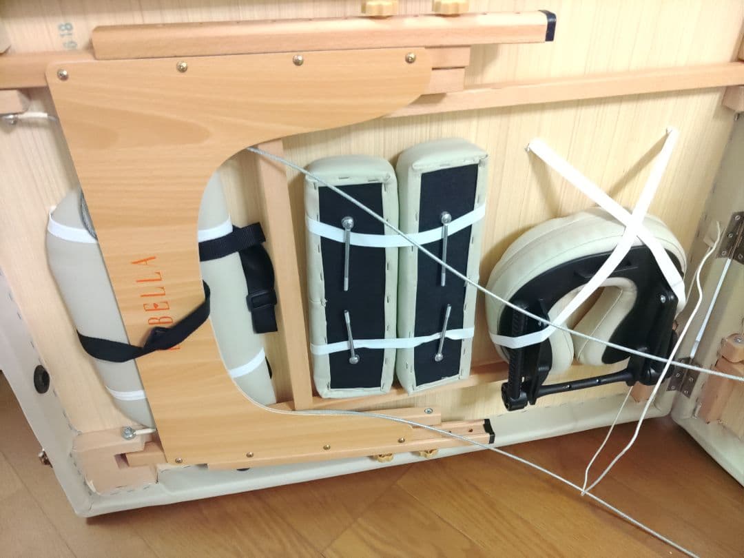 折りたたみ式マッサージベッド クリーム色