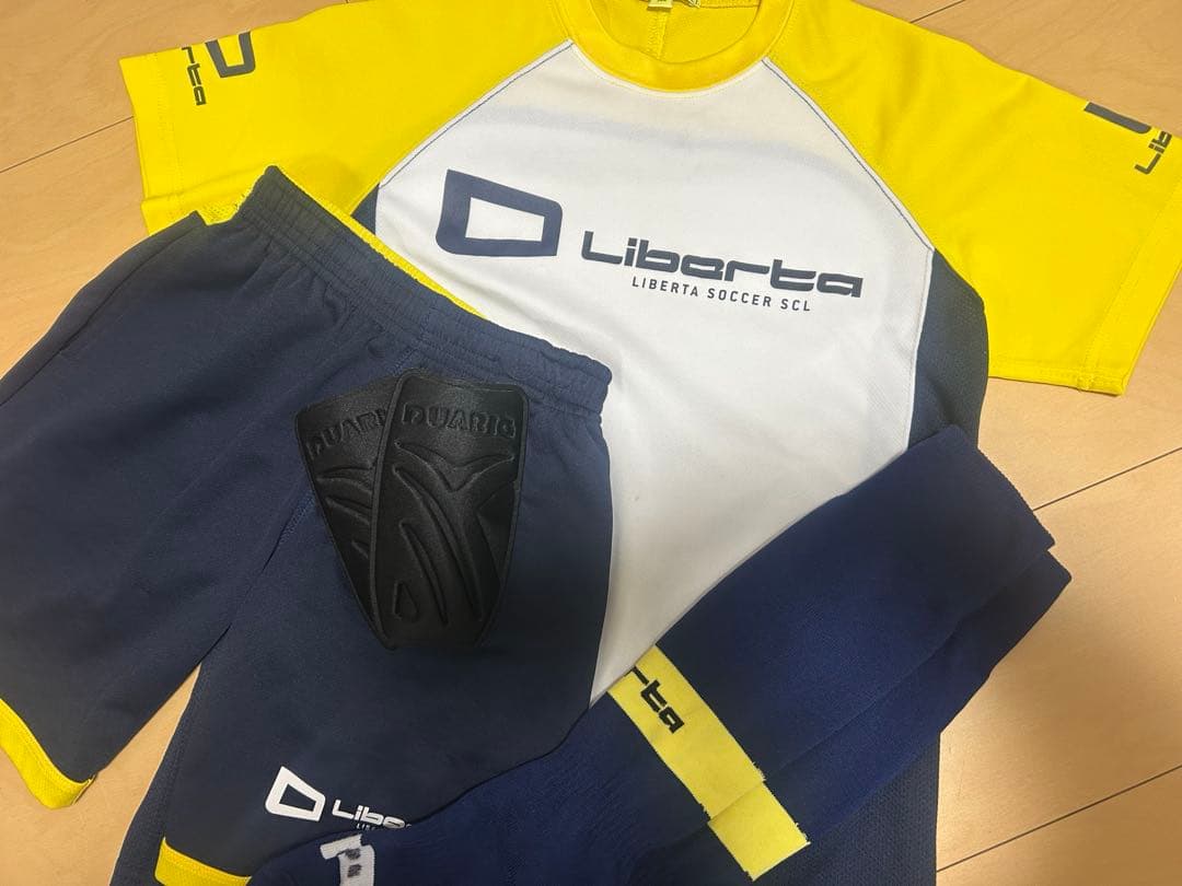 Liberta サッカー ジャージ セット 膝パッド付き