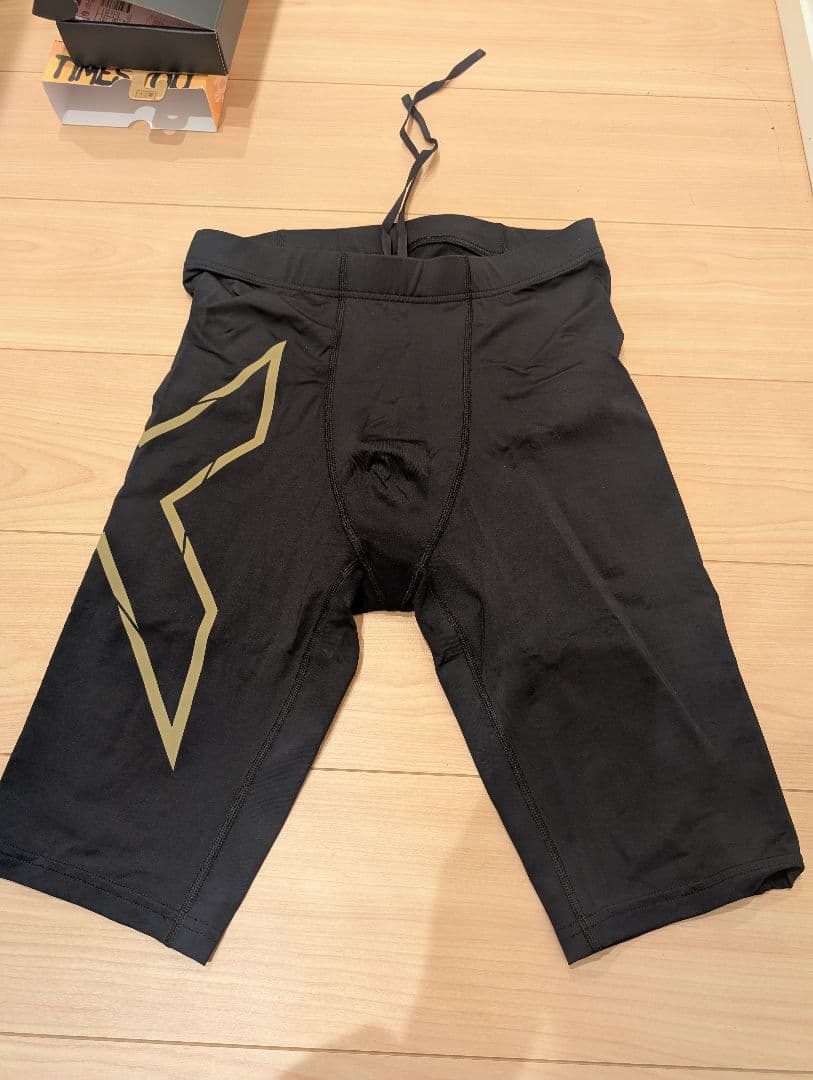 2XU 陸上用ハーフタイツL 黒 ゴールドロゴ
