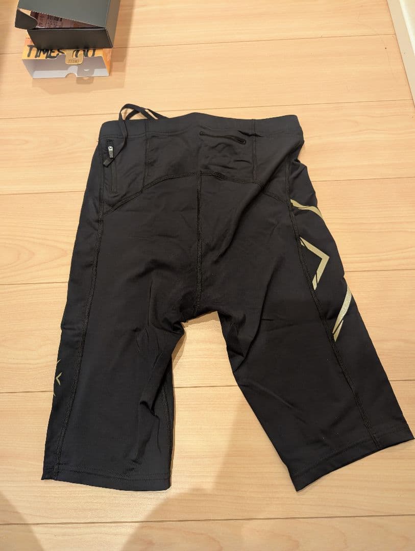 2XU 陸上用ハーフタイツL 黒 ゴールドロゴ