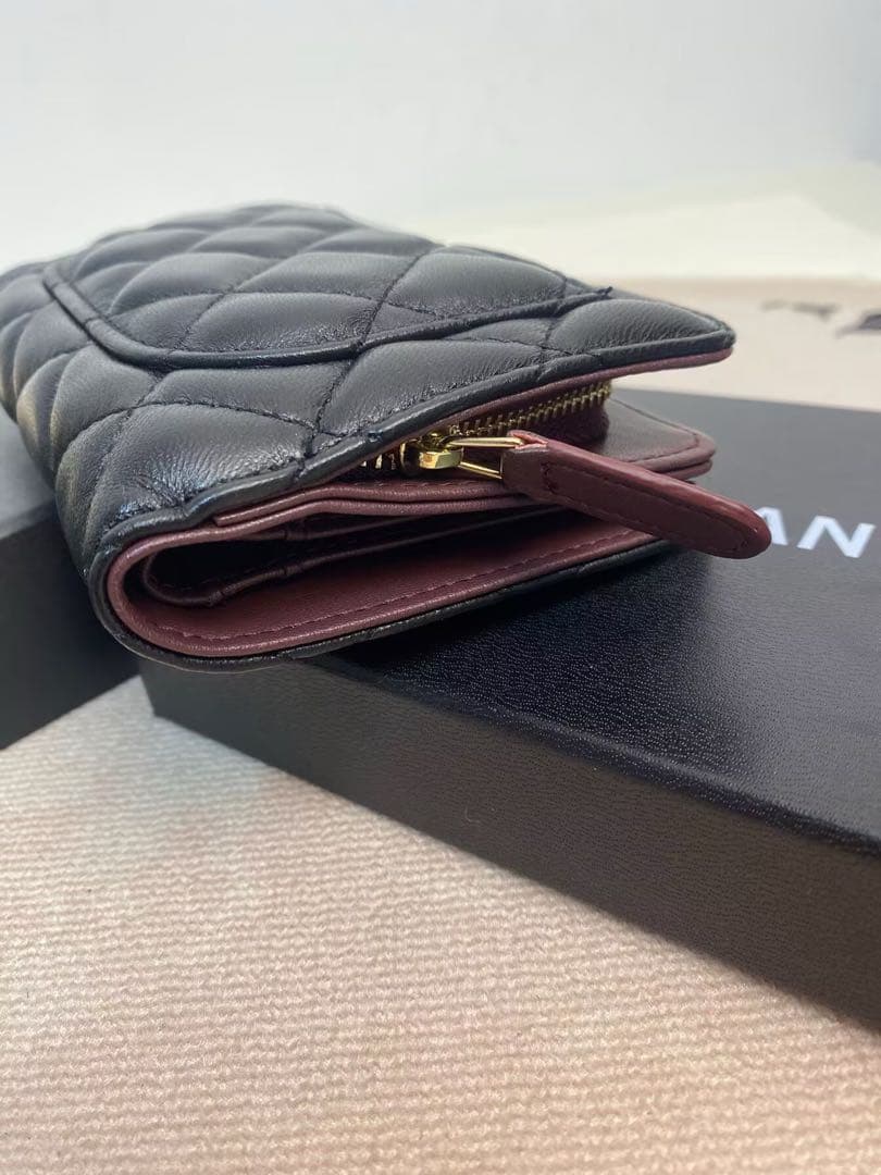 CHANEL 2つ折り財布 マトラッセ キャビアスキン