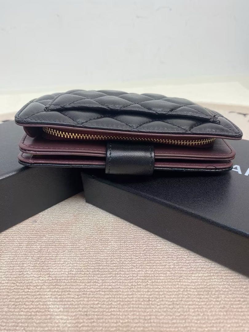 CHANEL 2つ折り財布 マトラッセ キャビアスキン